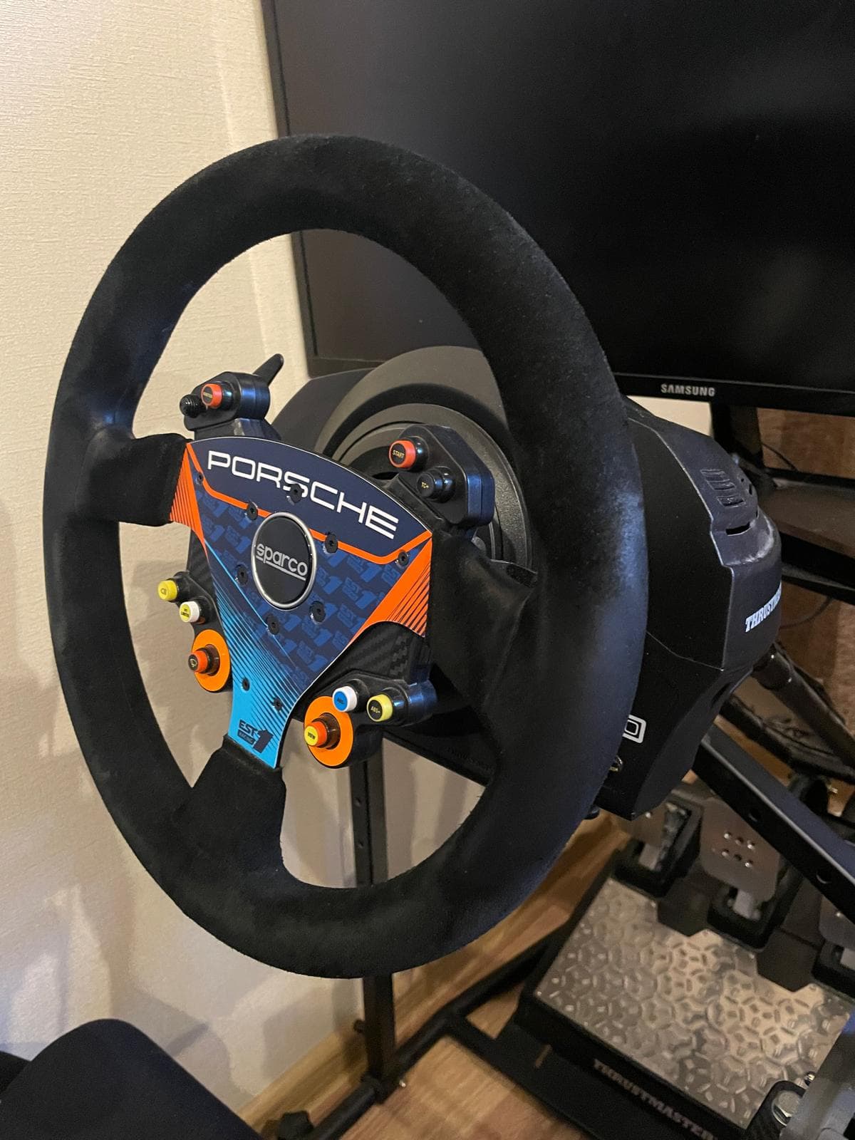 Thrustmaster R383